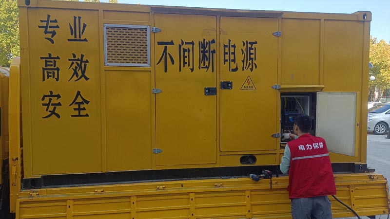 仁寿柴油发电机组和UPS电源配合使用时，如何避免切换过程中的电力中断？